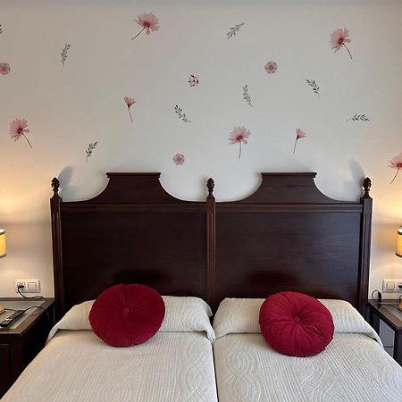 Hotel Y Apartamentos La Lonja Кангас-де-Онис Экстерьер фото