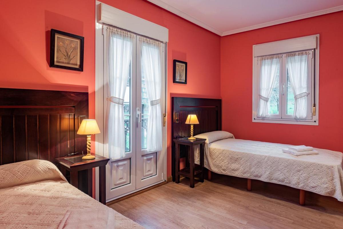 Hotel Y Apartamentos La Lonja Кангас-де-Онис Экстерьер фото