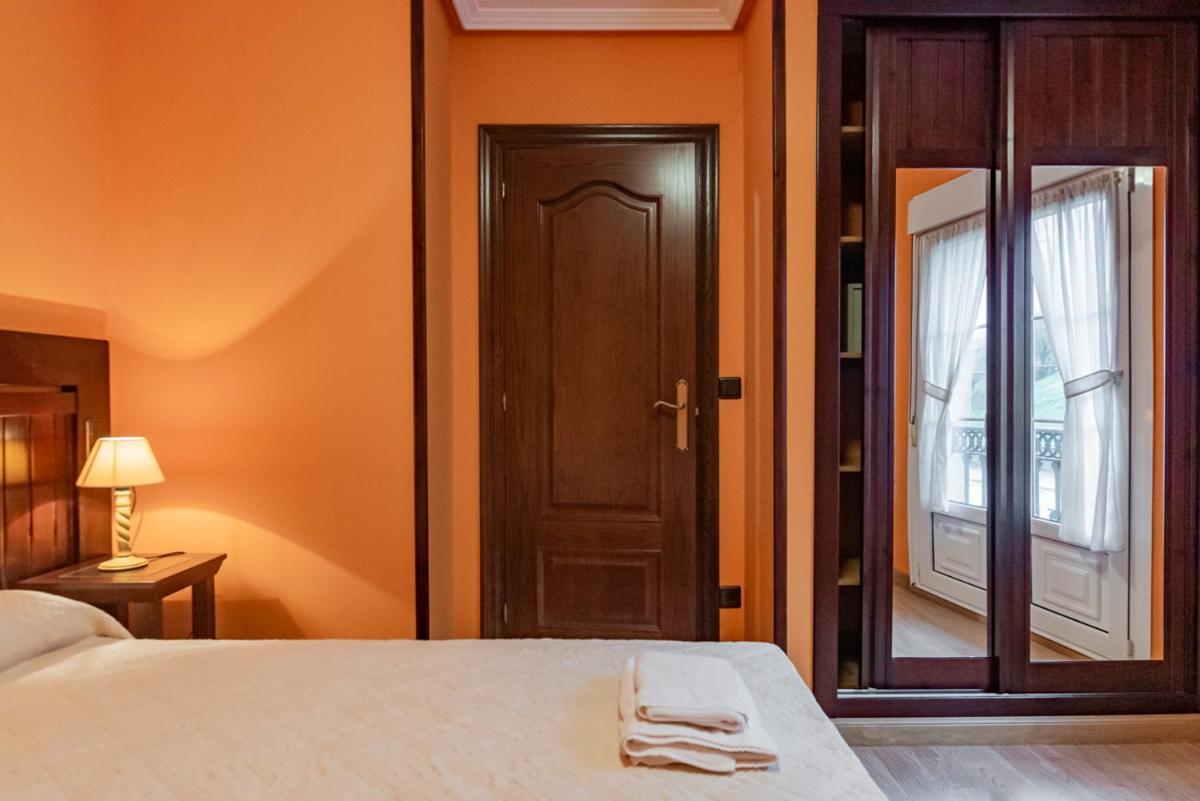 Hotel Y Apartamentos La Lonja Кангас-де-Онис Экстерьер фото