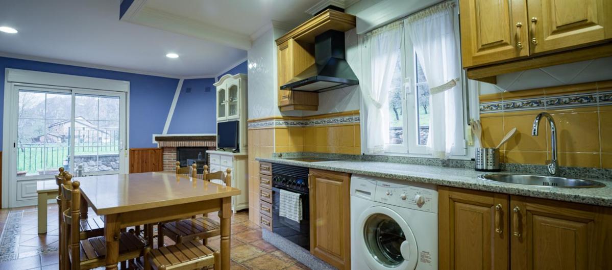 Hotel Y Apartamentos La Lonja Кангас-де-Онис Экстерьер фото
