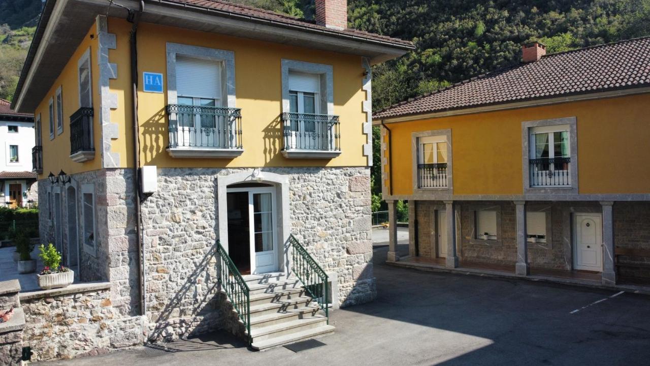 Hotel Y Apartamentos La Lonja Кангас-де-Онис Экстерьер фото