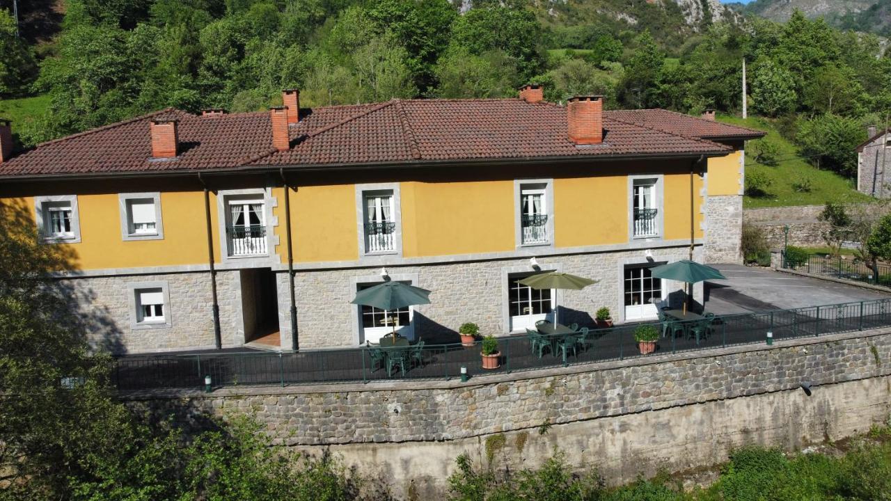 Hotel Y Apartamentos La Lonja Кангас-де-Онис Экстерьер фото
