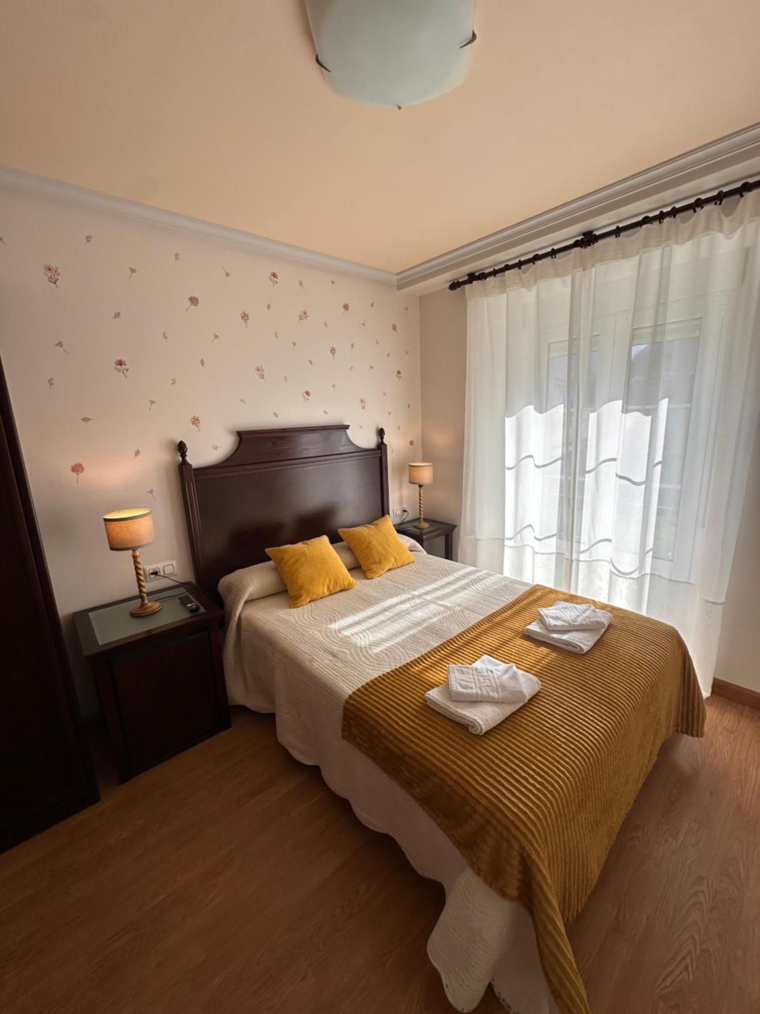 Hotel Y Apartamentos La Lonja Кангас-де-Онис Экстерьер фото
