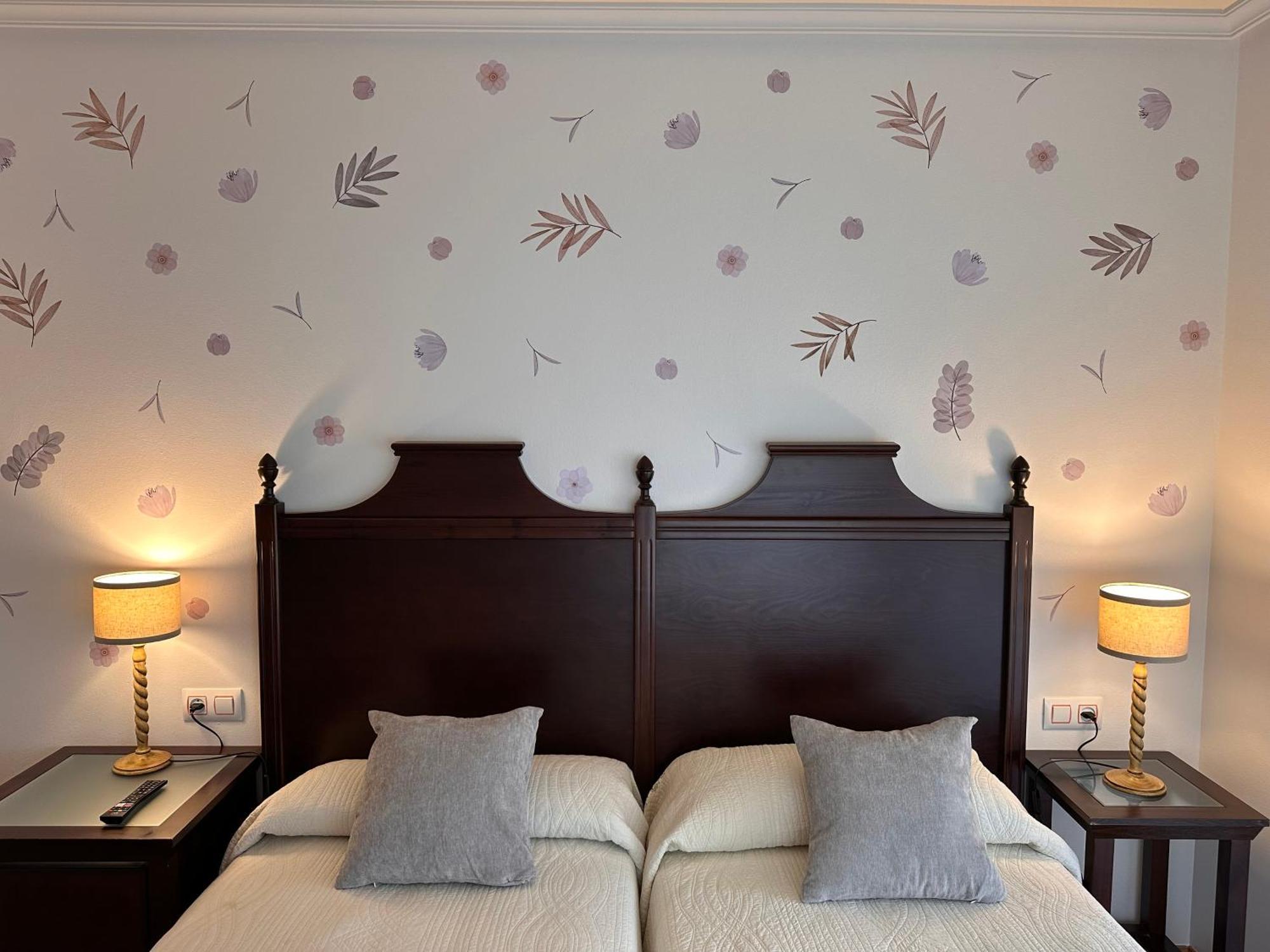 Hotel Y Apartamentos La Lonja Кангас-де-Онис Экстерьер фото